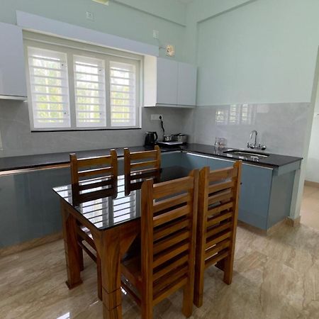 The Karlyle Homestay Vaduvanchal エクステリア 写真