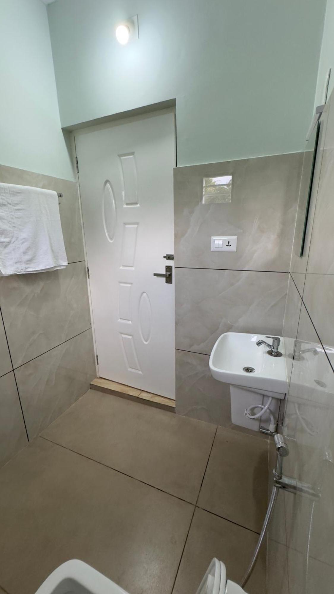 The Karlyle Homestay Vaduvanchal エクステリア 写真