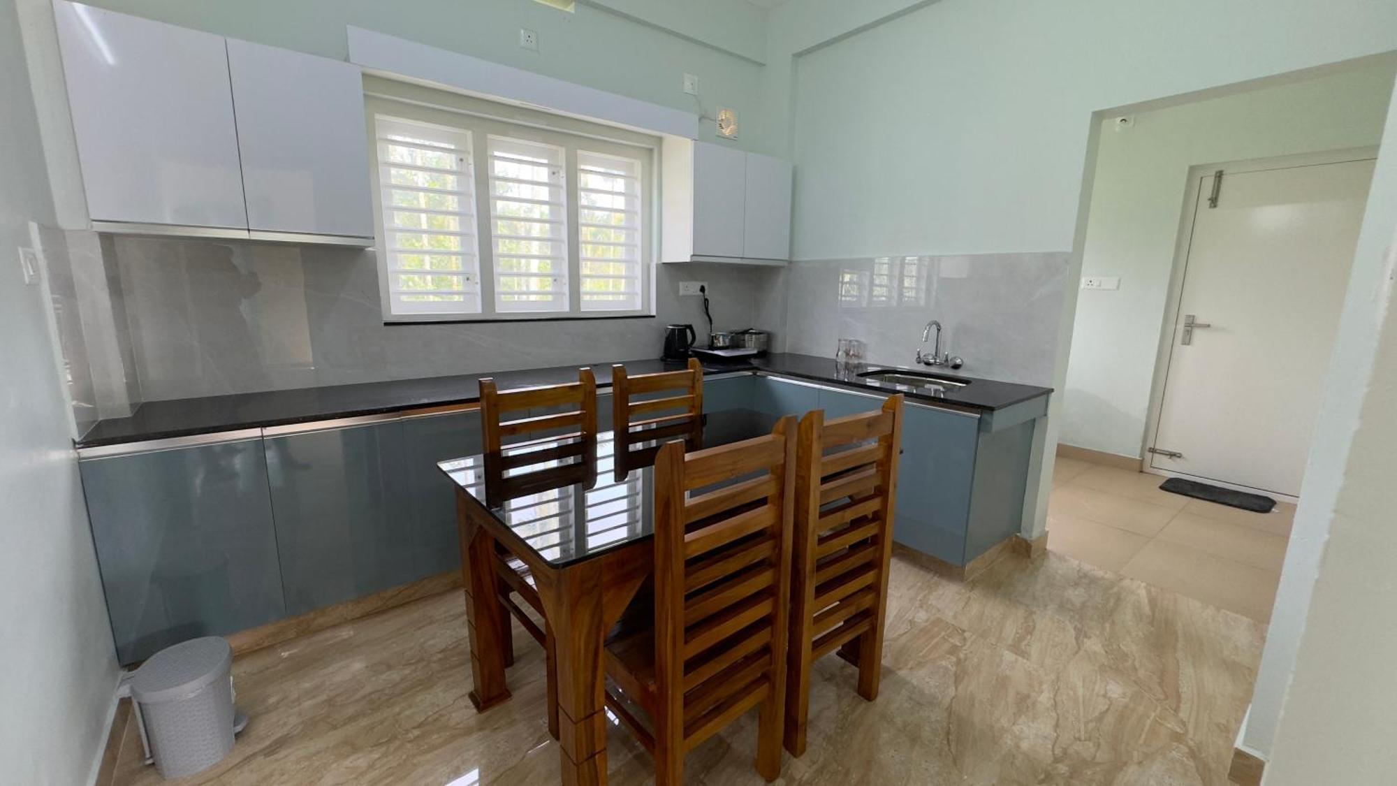 The Karlyle Homestay Vaduvanchal エクステリア 写真