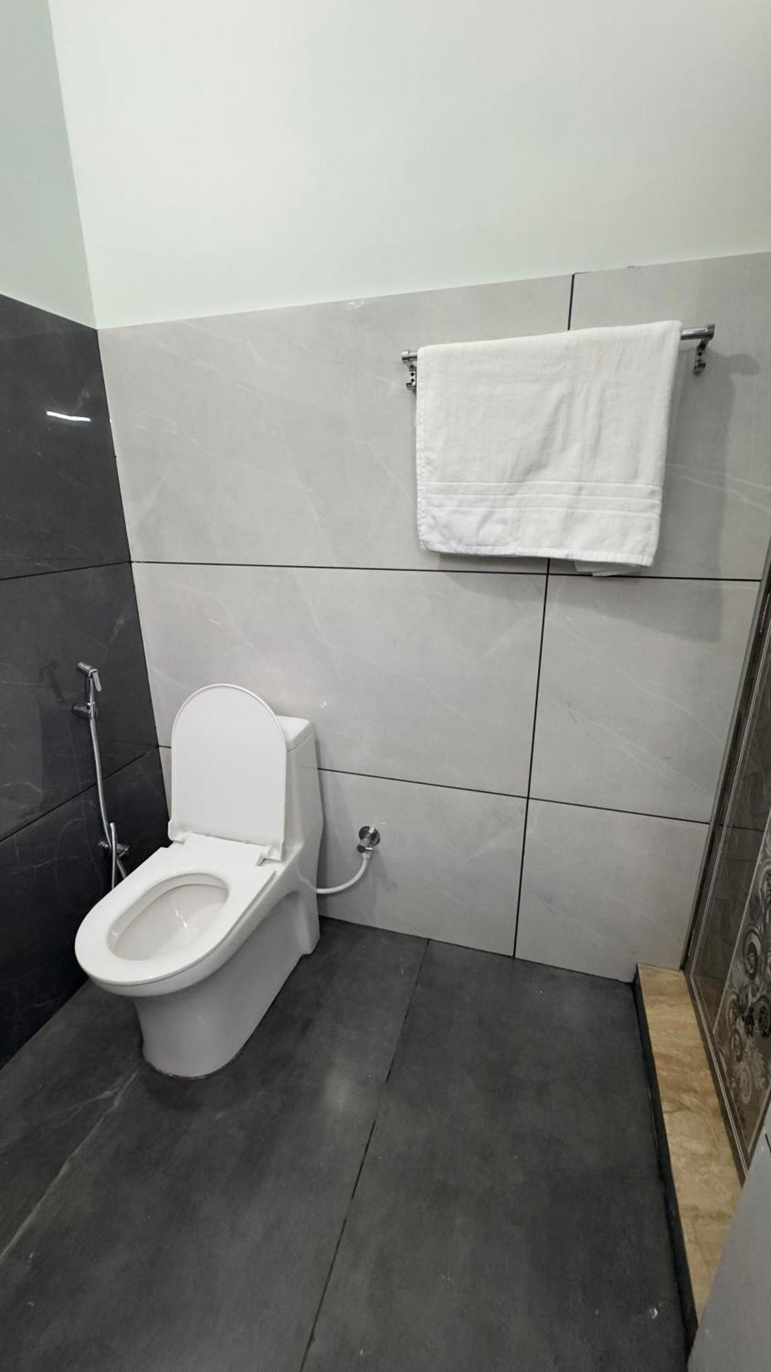 The Karlyle Homestay Vaduvanchal エクステリア 写真